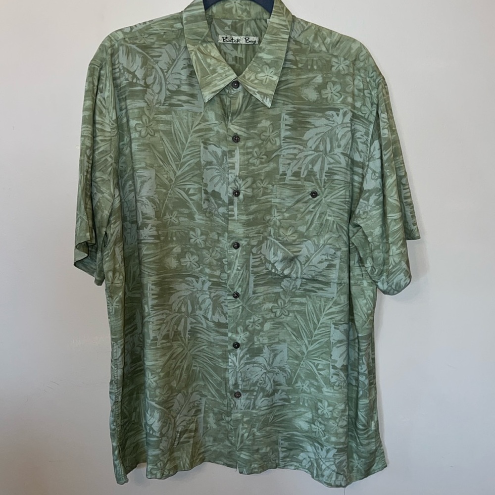 Men’s mint Green casual shirt.